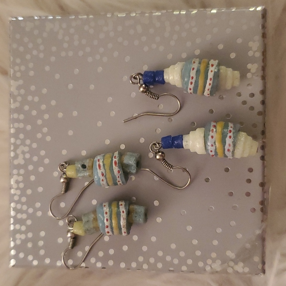 ~~Set of 2 Beaded Earrings – Handcrafted Style, Excellent Condition~~